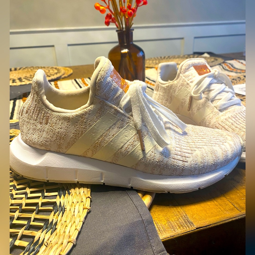 Adidas Originals Swift Run Running Shoes Women's Low-Top White Copper
